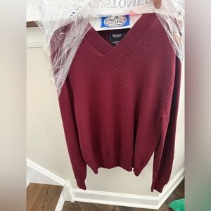 Todd Snyder Men’s Burgundy Sweater Sz. M
Merino Wool…NWOT!!